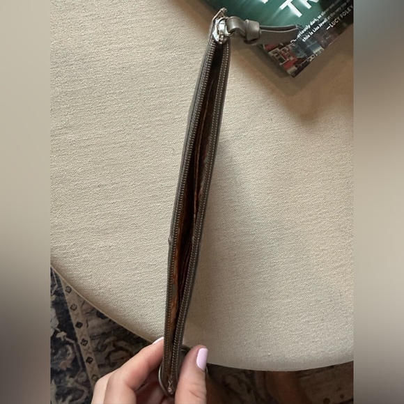 HOBO Vida clutch in Stone. Real leather. - Picture 4 of 8